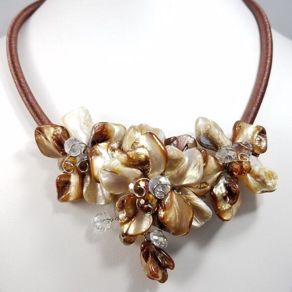 Dyed Mother of Pearl Floral Shell Necklace, 18 Inches - Picture 9 of 9